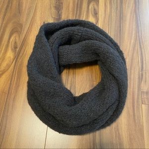 Aritzia TNA Sparwood Infinity Scarf